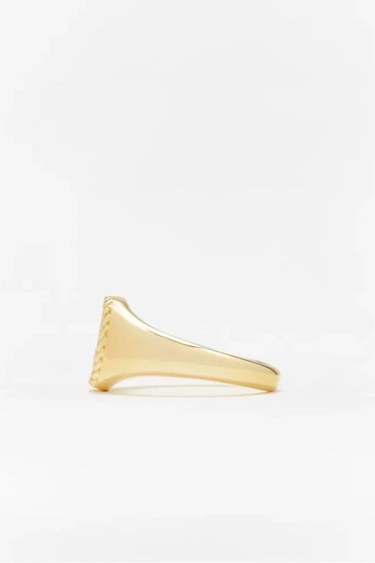 Yvonne Léon Baby Chevalière Ovale Ring - Lapis/ Yellow Gold - Image 4